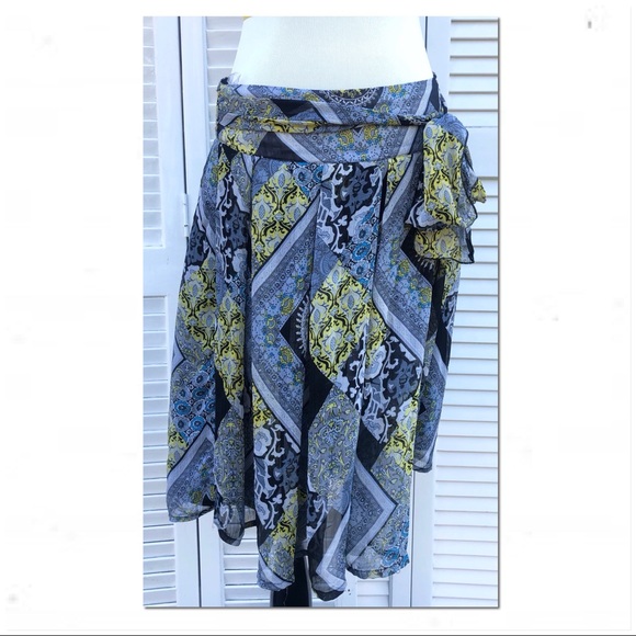 fit to Go Dresses & Skirts - EUC Fit to Go Grey & Yellow Skirt w/sash belt Szm